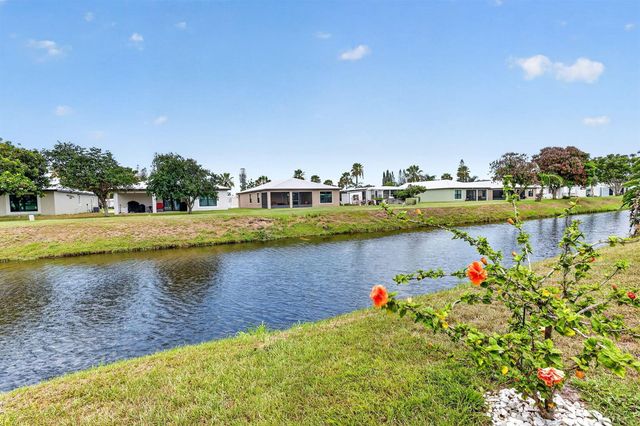 38 Spanish Way, Port St. Lucie, FL 34952