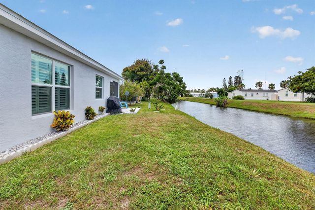 38 Spanish Way, Port St. Lucie, FL 34952