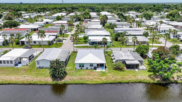 38 Spanish Way, Port St. Lucie, FL 34952