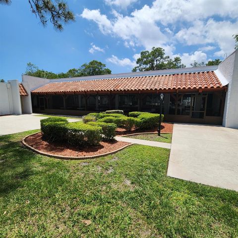 38 Spanish Way, Port St. Lucie, FL 34952