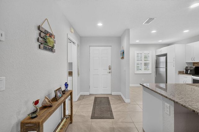 38 Spanish Way, Port St. Lucie, FL 34952