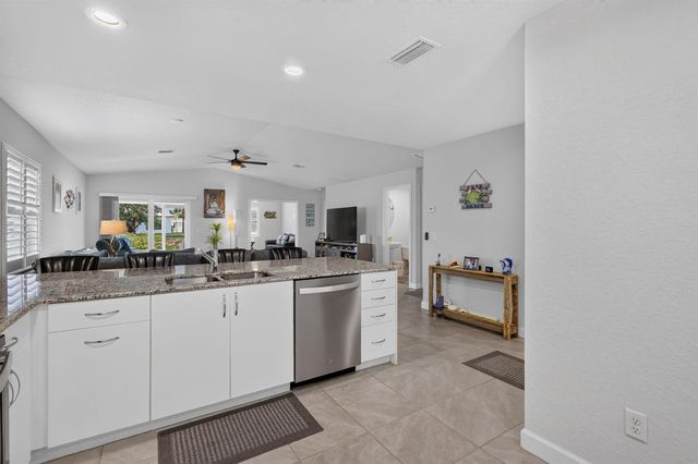 38 Spanish Way, Port St. Lucie, FL 34952