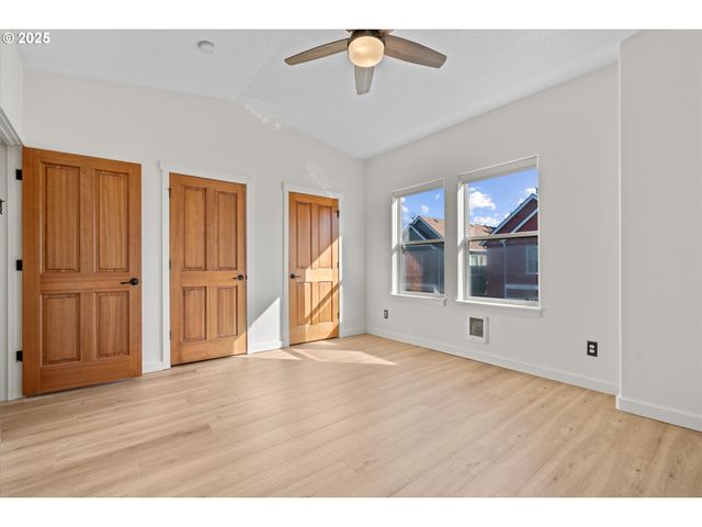 4409 Ne KILLINGSWORTH St 104, Portland, OR 97218