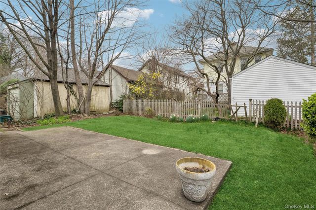 25 Adelaide Street, Floral Park, NY 11001