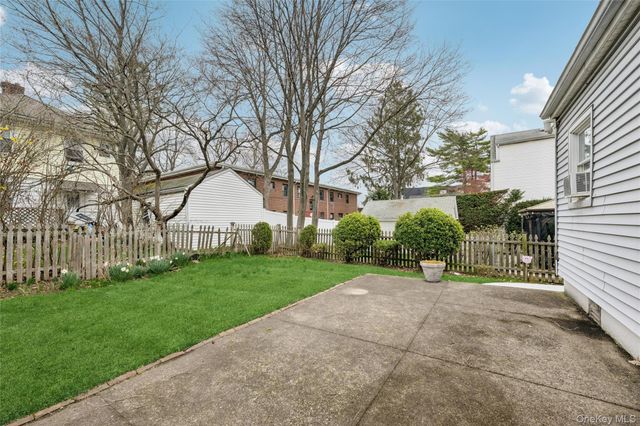 25 Adelaide Street, Floral Park, NY 11001