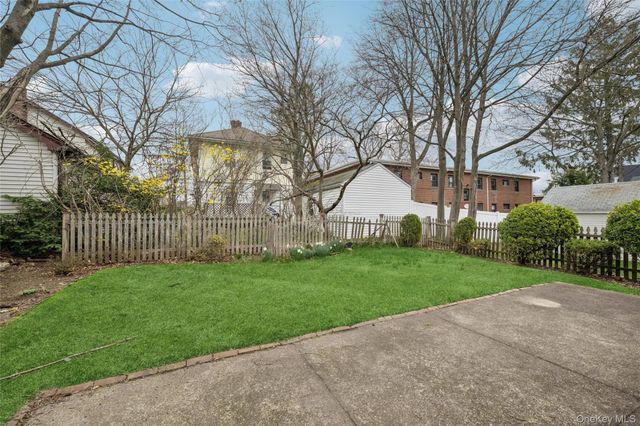 25 Adelaide Street, Floral Park, NY 11001