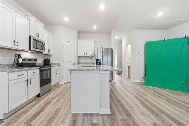 3939 Hidden River Lane, Oakwood, GA 30566