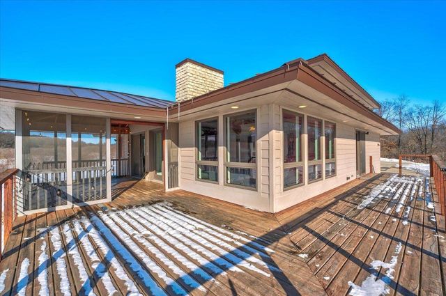 W2140 Behnke Road, Brooklyn, WI 53521