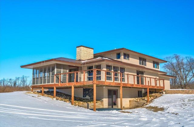 W2140 Behnke Road, Brooklyn, WI 53521