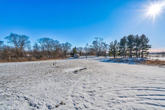 W2140 Behnke Road, Brooklyn, WI 53521