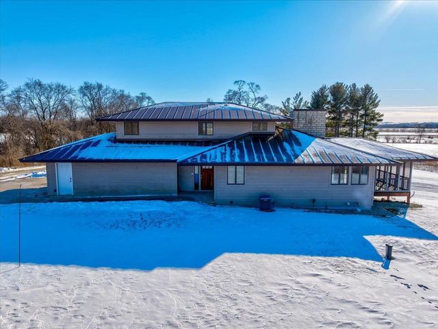 W2140 Behnke Road, Brooklyn, WI 53521