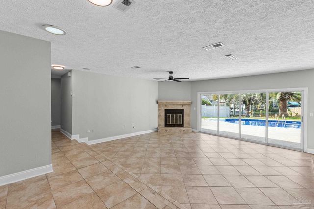 2966 Duke Dr, Gulf Breeze, FL 32563