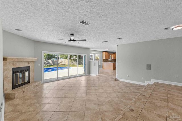 2966 Duke Dr, Gulf Breeze, FL 32563