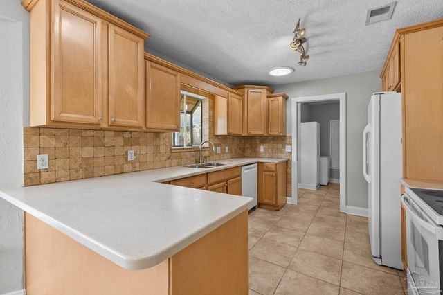 2966 Duke Dr, Gulf Breeze, FL 32563