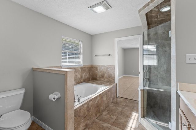 2966 Duke Dr, Gulf Breeze, FL 32563