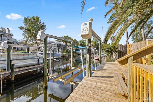 2966 Duke Dr, Gulf Breeze, FL 32563