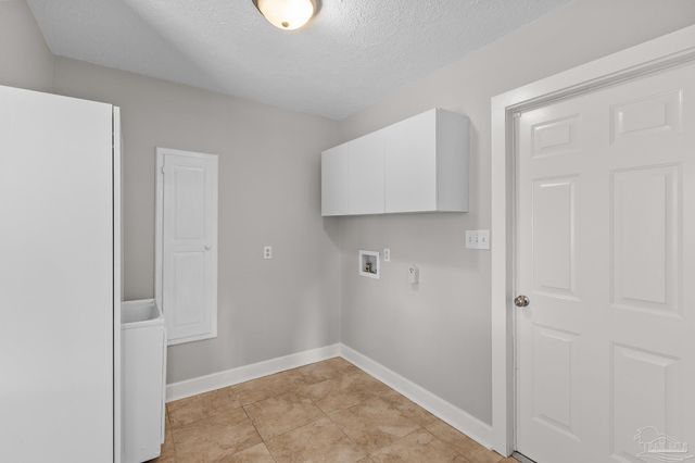 2966 Duke Dr, Gulf Breeze, FL 32563