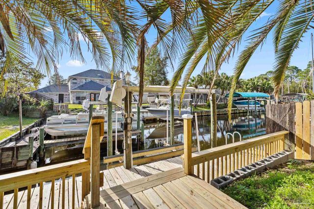 2966 Duke Dr, Gulf Breeze, FL 32563
