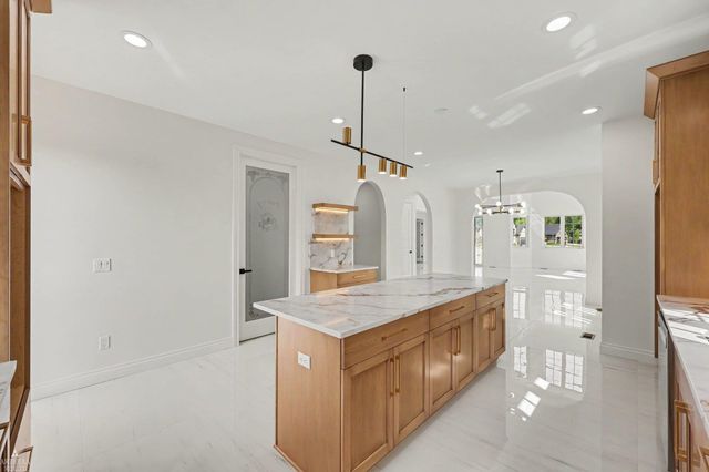 19246 Hamlin Lake Drive, Macomb Twp, MI 48044