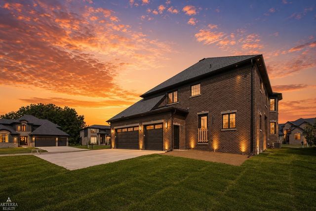19246 Hamlin Lake Drive, Macomb Twp, MI 48044
