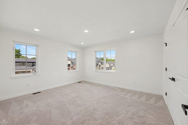 19246 Hamlin Lake Drive, Macomb Twp, MI 48044