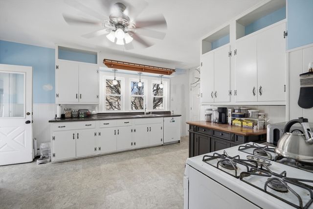 59 Woodmont St, West Springfield, MA 01089