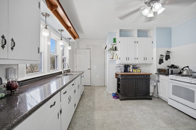 59 Woodmont St, West Springfield, MA 01089