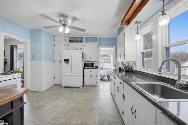 59 Woodmont St, West Springfield, MA 01089