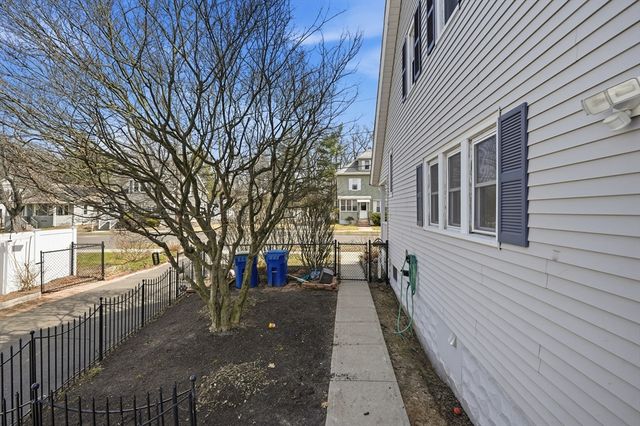 59 Woodmont St, West Springfield, MA 01089