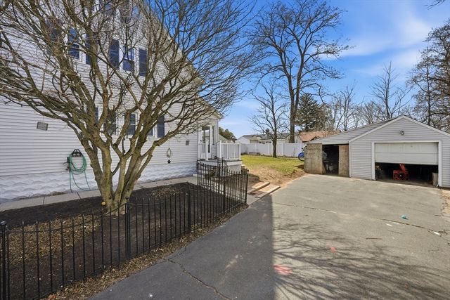 59 Woodmont St, West Springfield, MA 01089