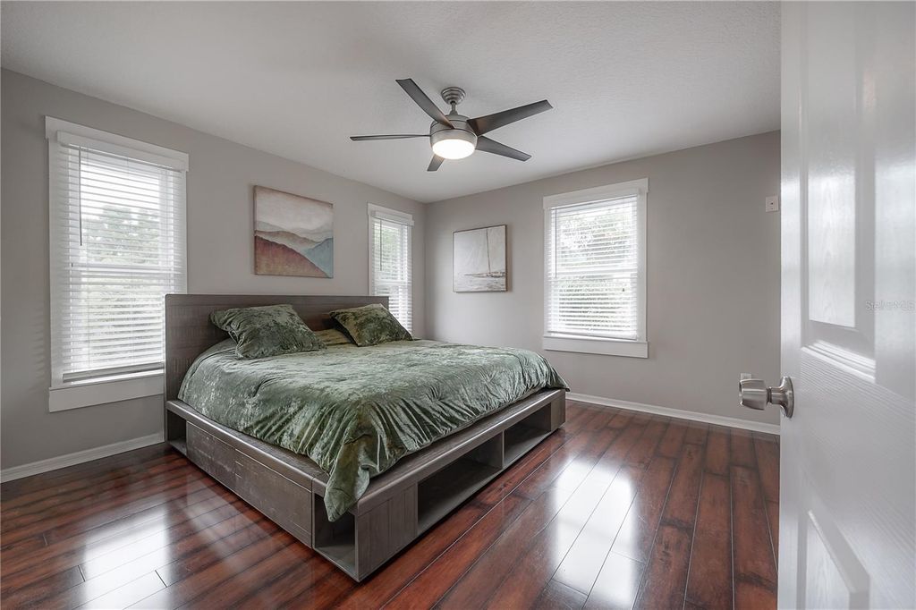 Image 12 of property listing at 412 E AMELIA AVENUE, Tampa, FL 33602
