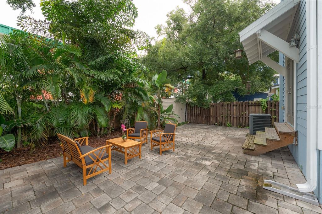 Image 19 of property listing at 412 E AMELIA AVENUE, Tampa, FL 33602