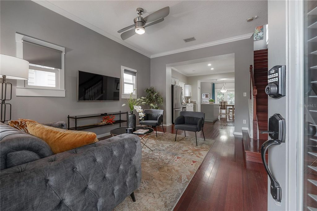 Image 3 of property listing at 412 E AMELIA AVENUE, Tampa, FL 33602