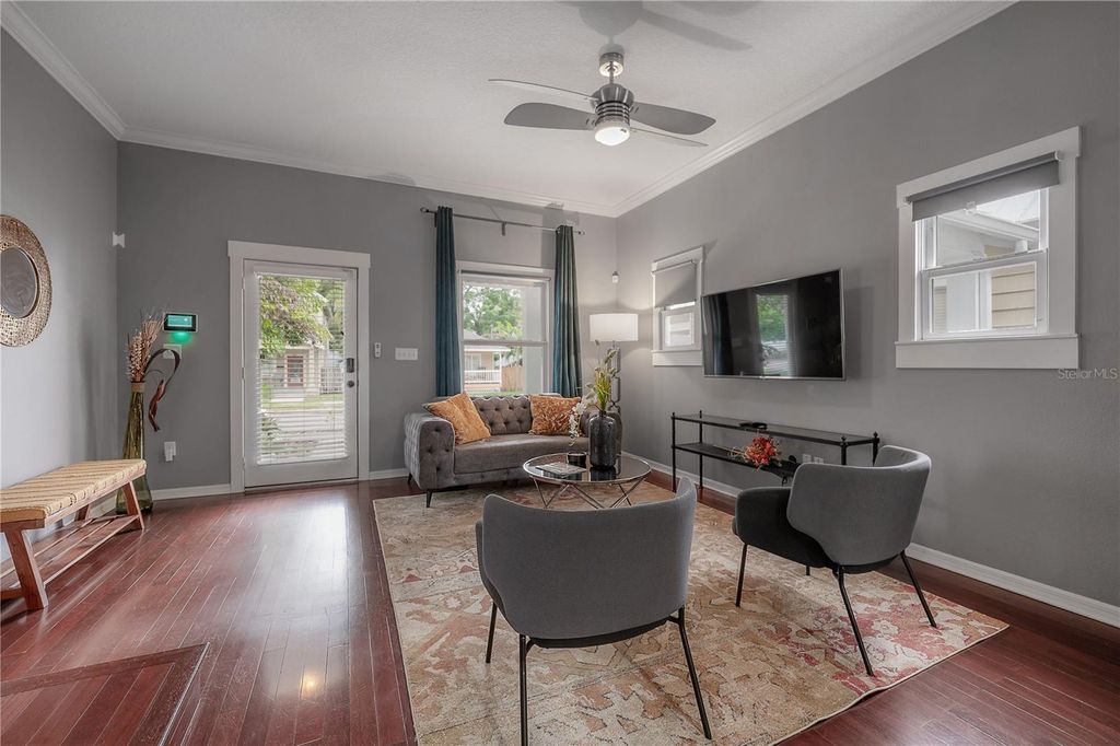 Image 4 of property listing at 412 E AMELIA AVENUE, Tampa, FL 33602