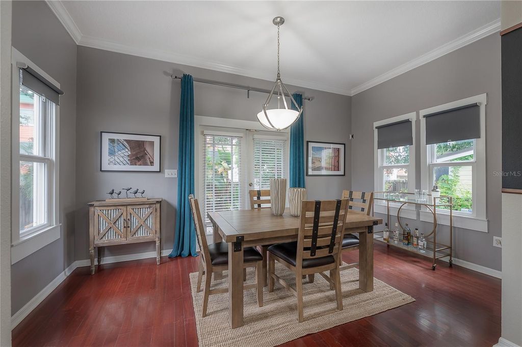 Image 9 of property listing at 412 E AMELIA AVENUE, Tampa, FL 33602