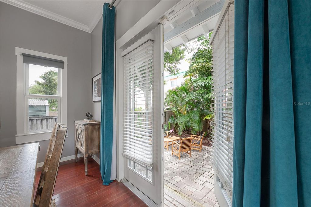 Image 10 of property listing at 412 E AMELIA AVENUE, Tampa, FL 33602