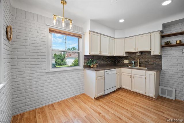 2604 Venice Street, Dearborn, MI 48124