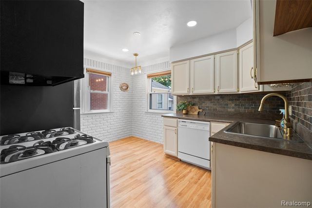 2604 Venice Street, Dearborn, MI 48124