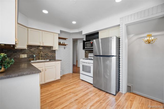 2604 Venice Street, Dearborn, MI 48124