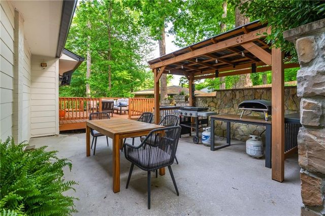 1461 Lively Ridge Road NE, Atlanta, GA 30329