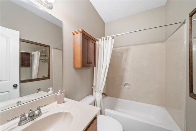 8268 BARTLETT GAP DR, Bartlett, TN 38133