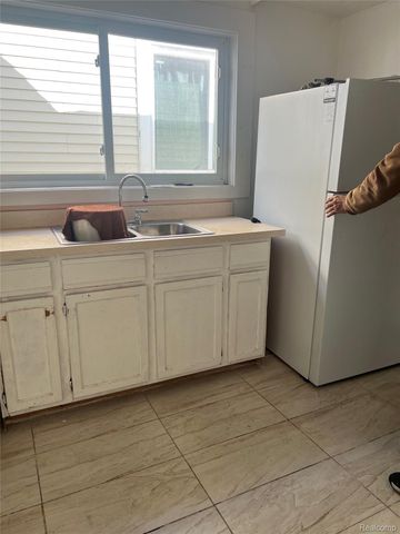 5020 Fredro Street, Detroit, MI 48212