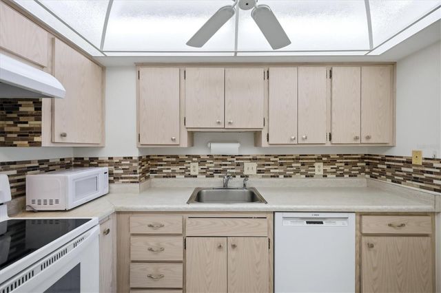 555 S GULFSTREAM AVENUE 902, Sarasota, FL 34236