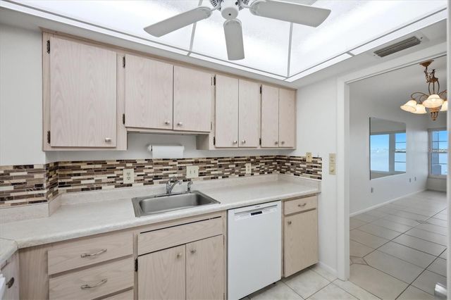 555 S GULFSTREAM AVENUE 902, Sarasota, FL 34236