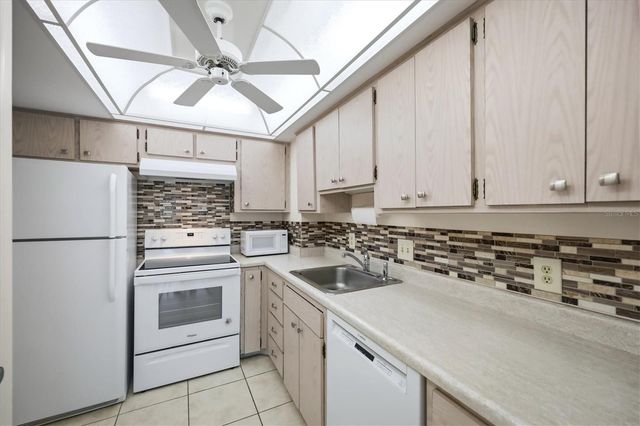 555 S GULFSTREAM AVENUE 902, Sarasota, FL 34236