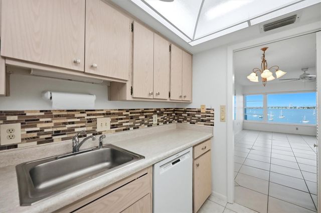 555 S GULFSTREAM AVENUE 902, Sarasota, FL 34236
