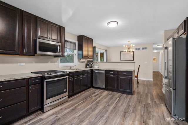 123 Terry Drive, Sugar Grove, IL 60554