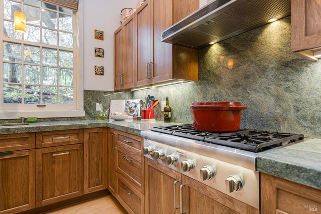 5779 Trailwood Dr, Santa Rosa, CA 95404