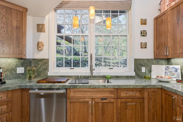 5779 Trailwood Dr, Santa Rosa, CA 95404