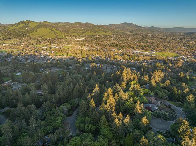 5779 Trailwood Dr, Santa Rosa, CA 95404